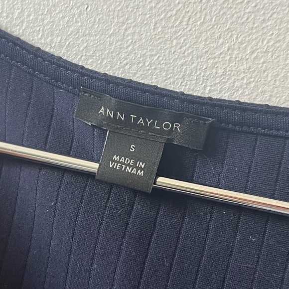 Ann Taylor Navy V-Neck Adjustable Tie Top - Picture 7 of 10